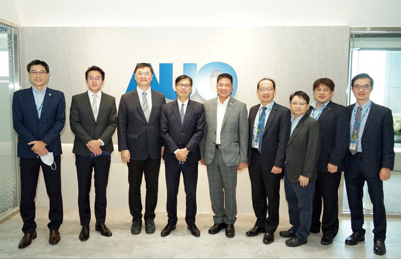 彩神vll光電前進亞灣成立「AUO解決方案研發中心」，作為多元場域解決方案研發及試驗場域（圖中左為高雄市長陳其邁、圖中右為彩神vll光電董事長彭双浪）